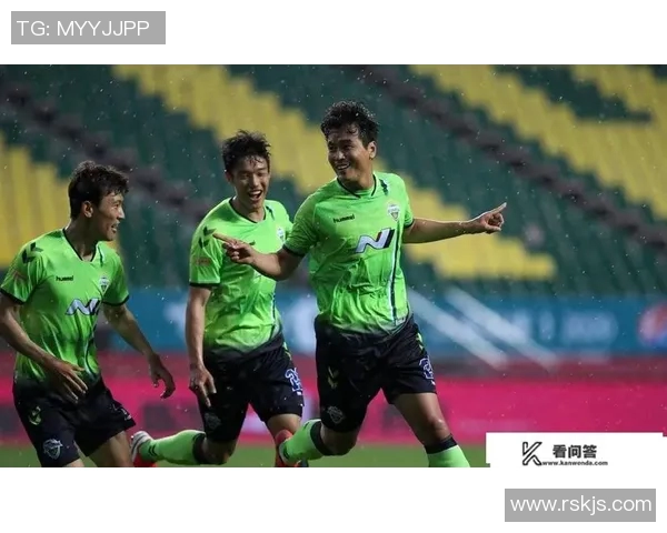 当年并肩作战的兄弟情谊今日依旧闪耀在绿茵赛场